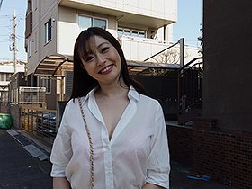 高身長171cmミニスカ巨乳101cmGカップ白シャツ透けブラ長足美脚 SEXレス美人妻の欲求不満を満たす連続絶頂乱交SEX サンプル動画サムネイル